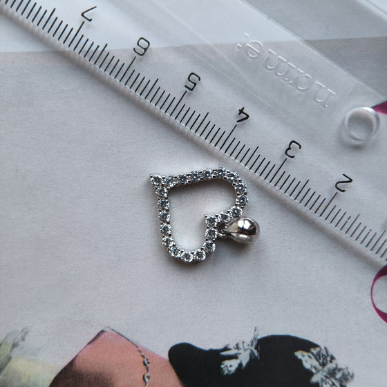 Silver pendant with cubic zirconia