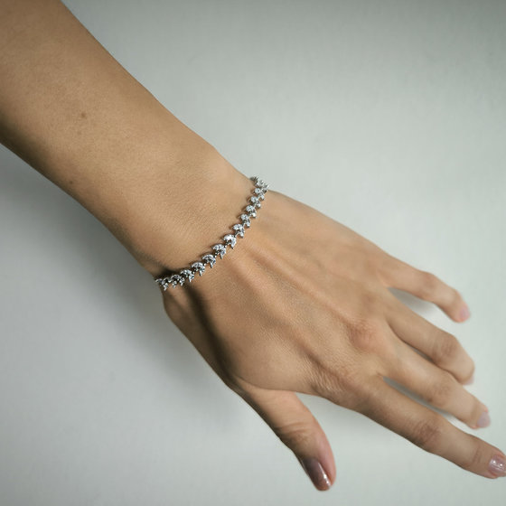 Silver bracelet with cubic zirconia