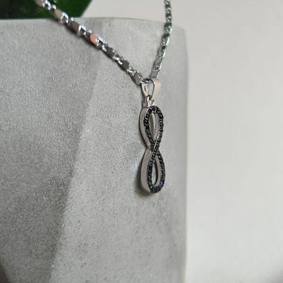 Silver pendant with phianites