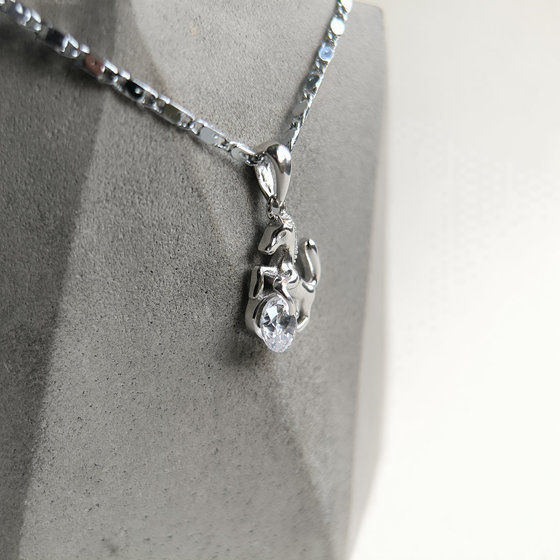 Silver pendant with cubic zirconia