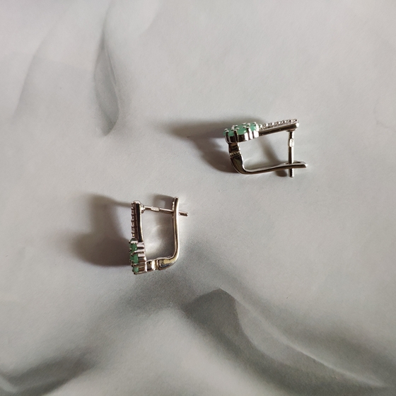 Silver earrings with emerald 0.97ct