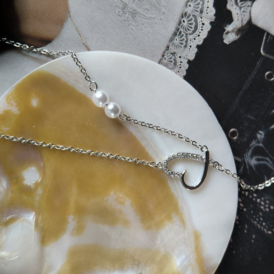 Silver necklace with pearls and cubic zirconia