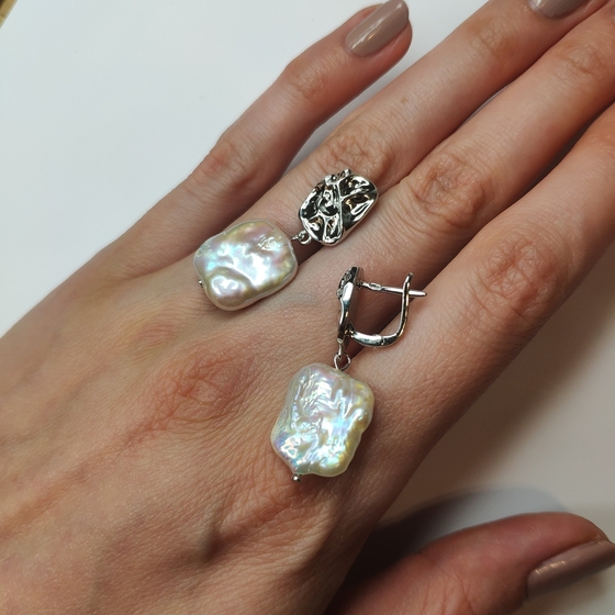 Silver earrings with baroque pearls