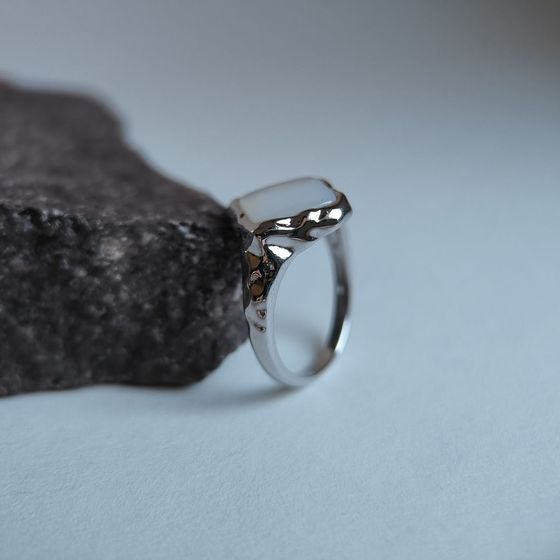 Silver ring with mother-of-pearl