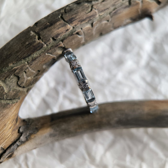 Silver ring with 2.27ct topaz and cubic zirconia