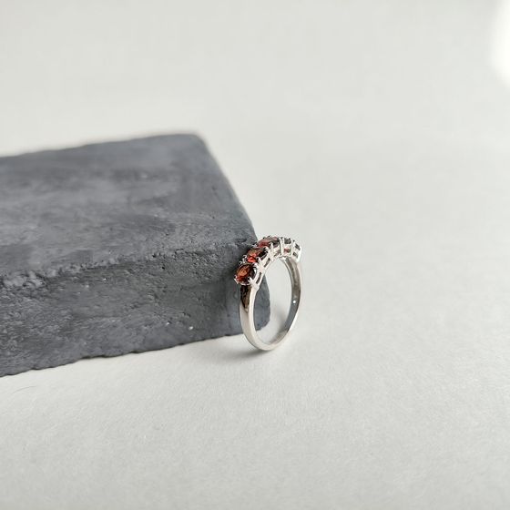 Серебряное кольцо с гранатом 1.6ct