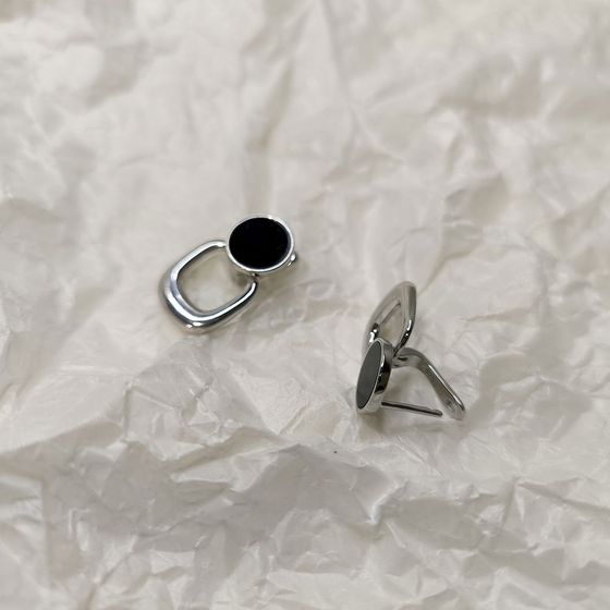 Silver earrings with onyx