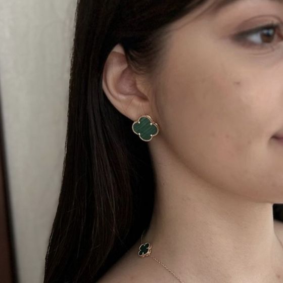 Gold earrings with malachite