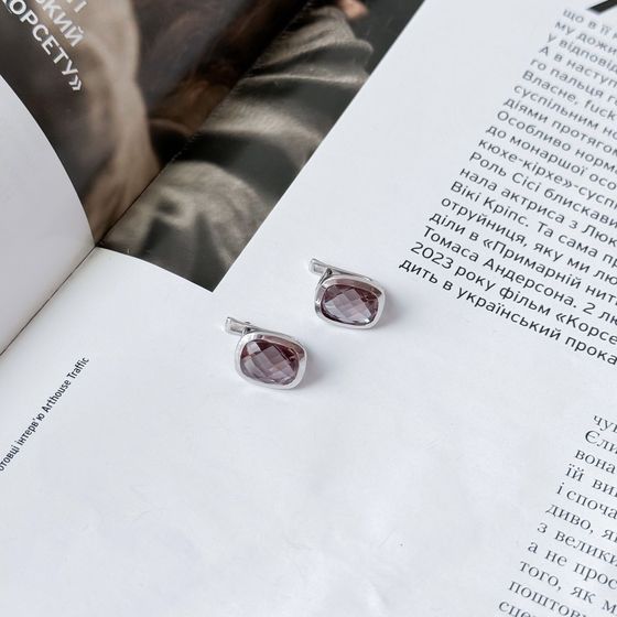 Silver earrings with 5.832 carats of sultanite