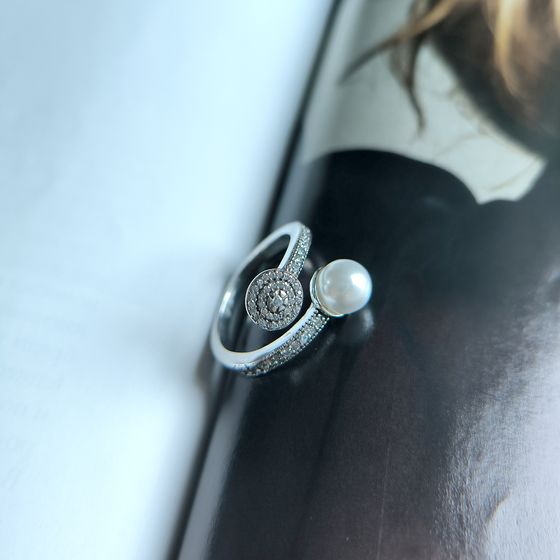 Silver ring with pearls, fianites