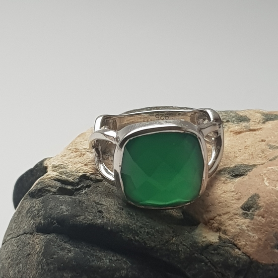 Silver ring with agate