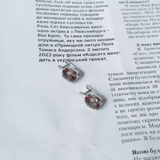 Silver earrings with 5.372 carats of sultanite