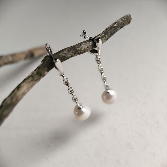 Silver earrings with baroque pearls