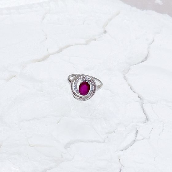 Срібна каблучка з рубіном 2.03ct, фіанітами