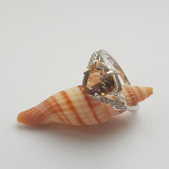 Silver ring with mystic topaz 2.3ct
