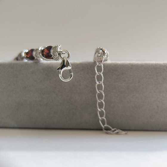 Silver bracelet with garnet 12.077ct