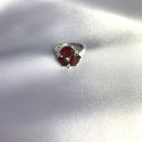 Серебряное кольцо с рубином