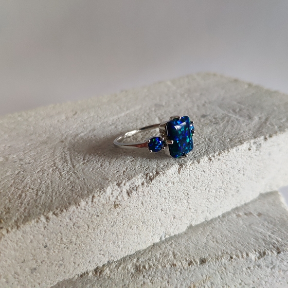 Silver ring with opal 1.808ct