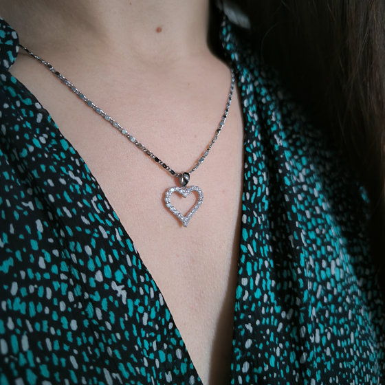 Silver pendant with cubic zirconia