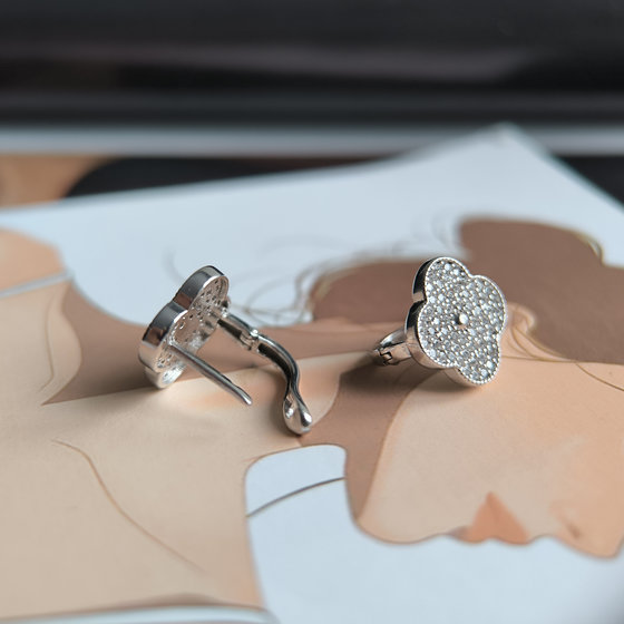 Silver Earrings with 1.4ct Phianites