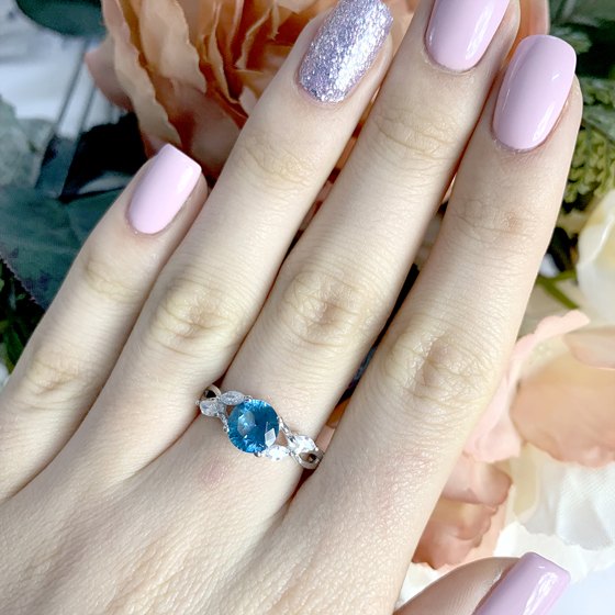 Серебряное кольцо с топазом Лондон Блю 1.565ct