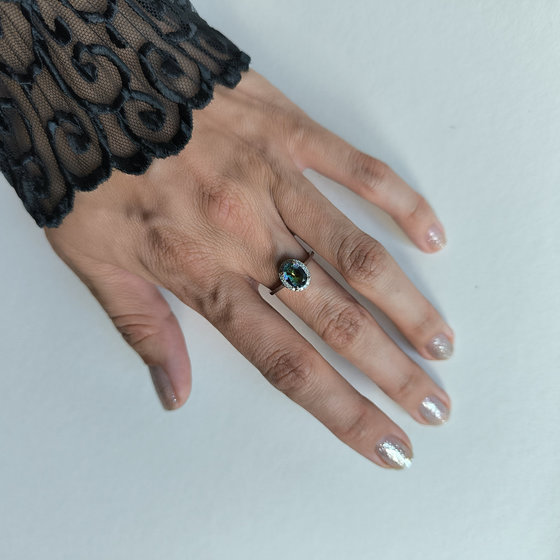 Серебряное кольцо с мистик топазом 1.106ct, фианитами