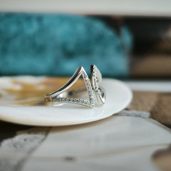 Срібна каблучка з фіанітами 0.36ct