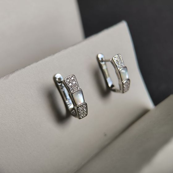 Silver earrings with mother-of-pearl