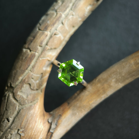 Silver ring with a 3.587-carat chrysolite