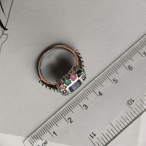 Срібна каблучка із сапфіром 1.917ct, смарагдом, рубіном