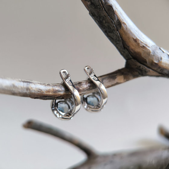 Silver earrings with 2.554 carats of topaz and cubic zirconia