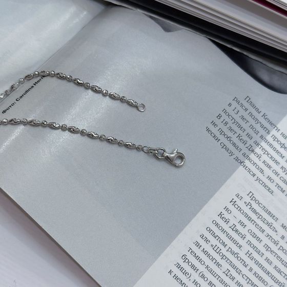 Silver chain without stones
