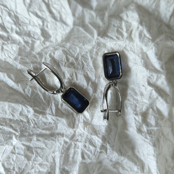 Silver Earrings with a 6.264ct Sapphire