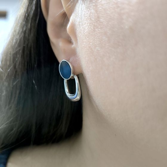 Silver earrings with onyx