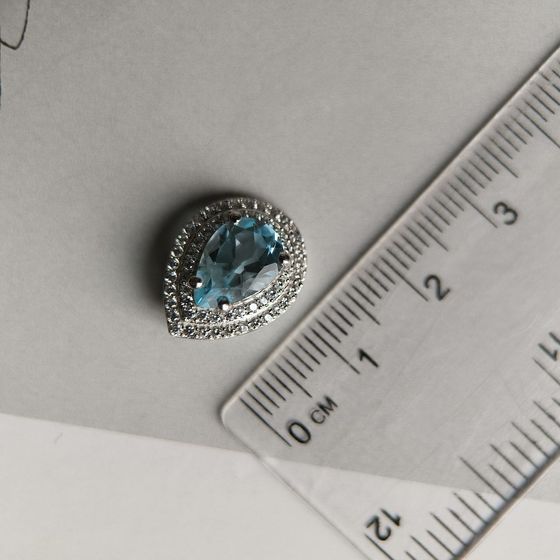 Silver pendant with a 2.78-carat topaz and cubic zirconia