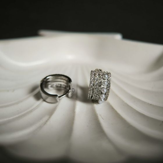 Silver earrings with pearls, fianites