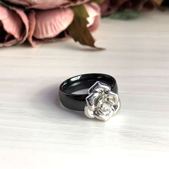 Silver ring with ceramics