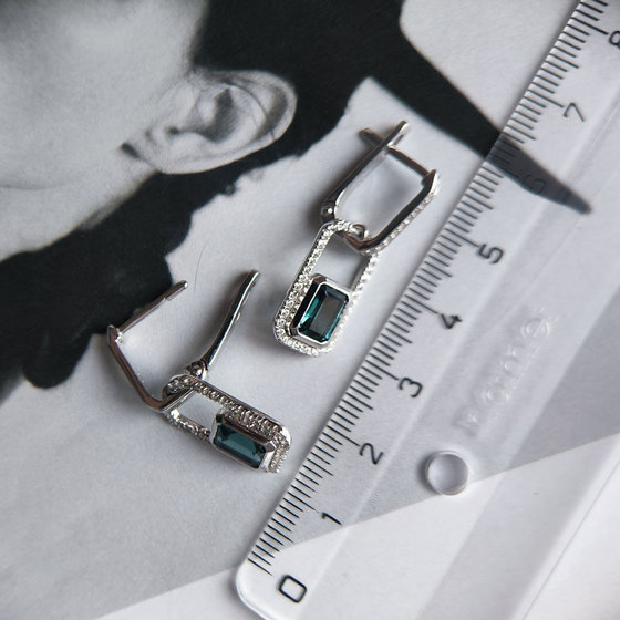 Срібні сережки з топазом Лондон Блю 2.516ct, фіанітами