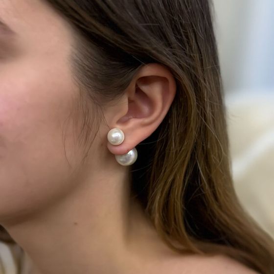 Silver earrings with pearls