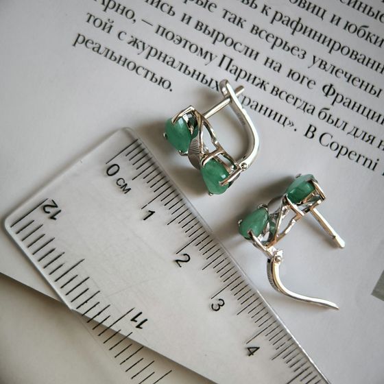 Silver earrings with emerald 4.058ct