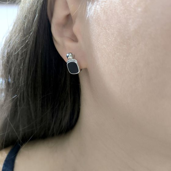 Silver earrings with onyx