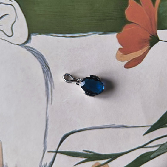 Silver pendant with a 0.908-carat nano sapphire