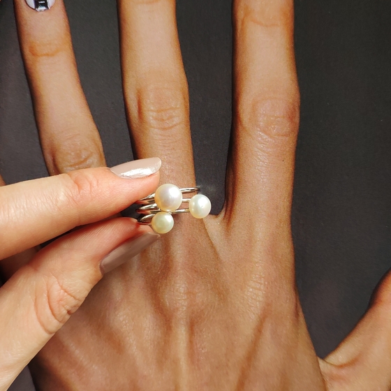 Silver ring with pearls