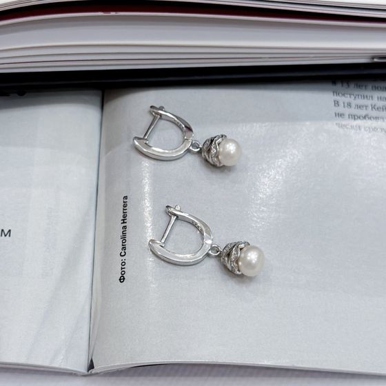 Silver earrings with pearls, fianites