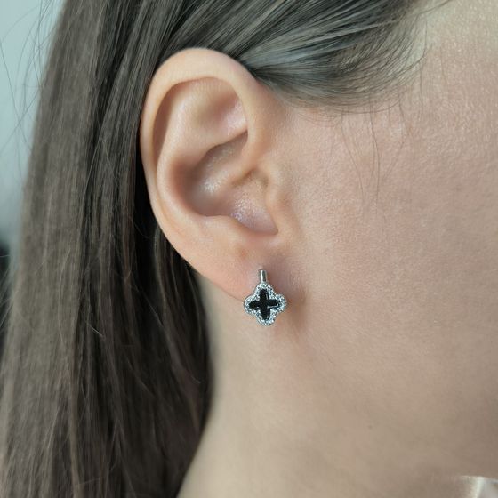 Silver earrings with yemallu
