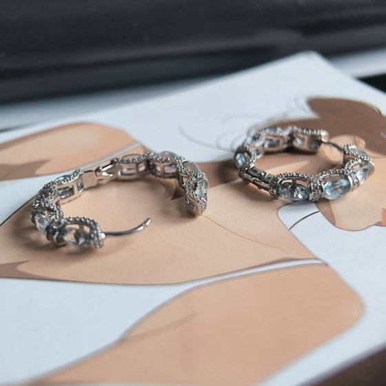 Silver earrings with 11.8ct topaz and cubic zirconia