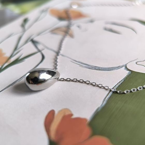 Silver necklace without stones