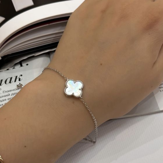 Silver bracelet with mother-of-pearl