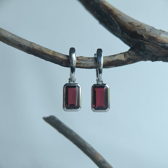 Silver Earrings with Nano Garnet 3.609ct