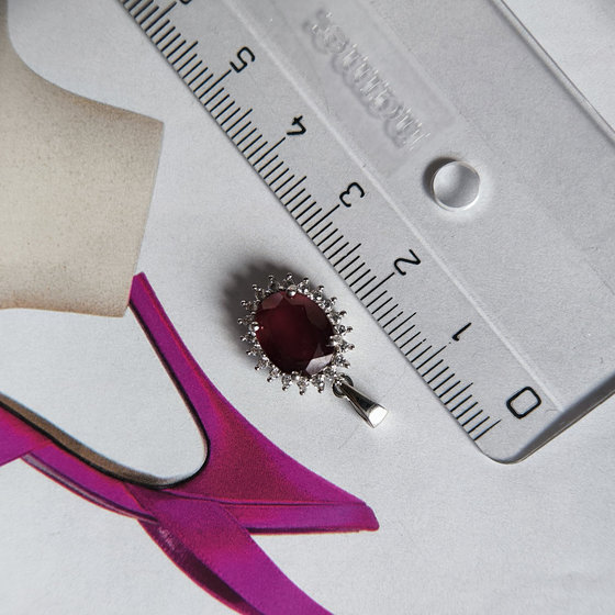 Серебряная подвеска с рубином 3.92ct, фианитами